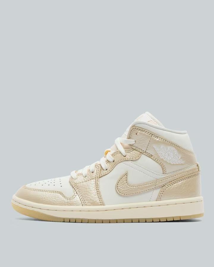 Nike Wmns Air Jordan 1 Mid Se Sneakers product image